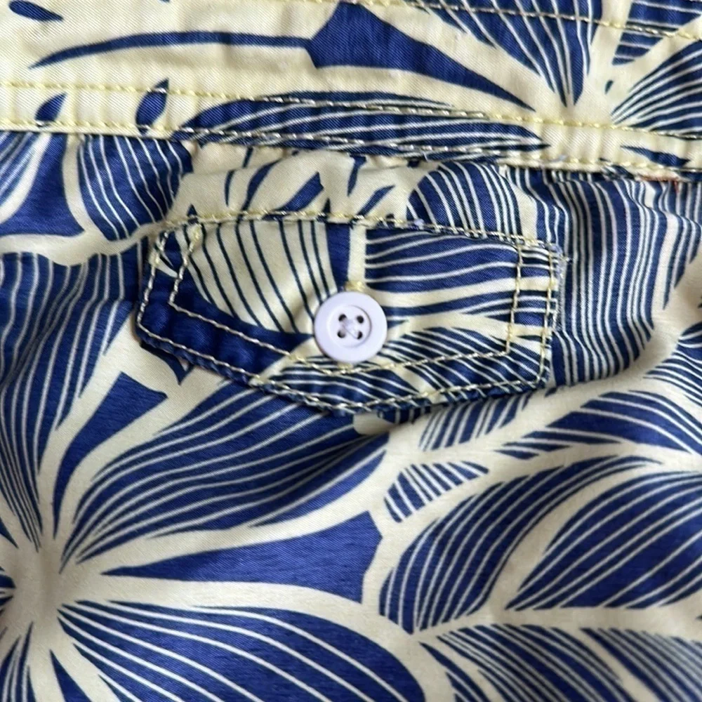 St. John’s Bay shorts men’s swim trunks, yellow and gray floral size medium - Picture 9 of 9